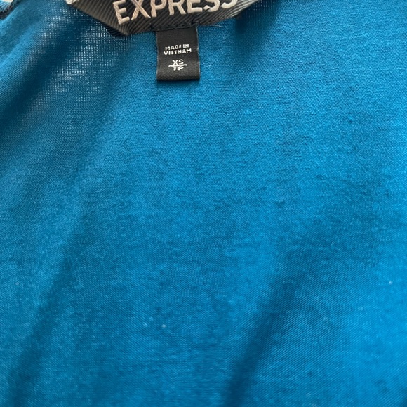 Express blue v-neck dress with feather like pattern - Picture 8 of 9